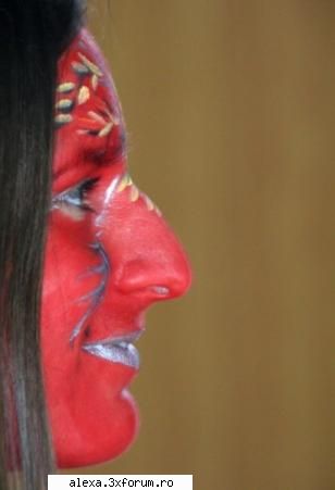 poze haioase hmmmm ziceti noua tendinta machiaj?