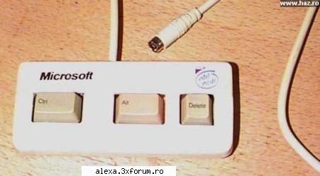Poze haioase - cea mai mik tastatura din lume - Poze